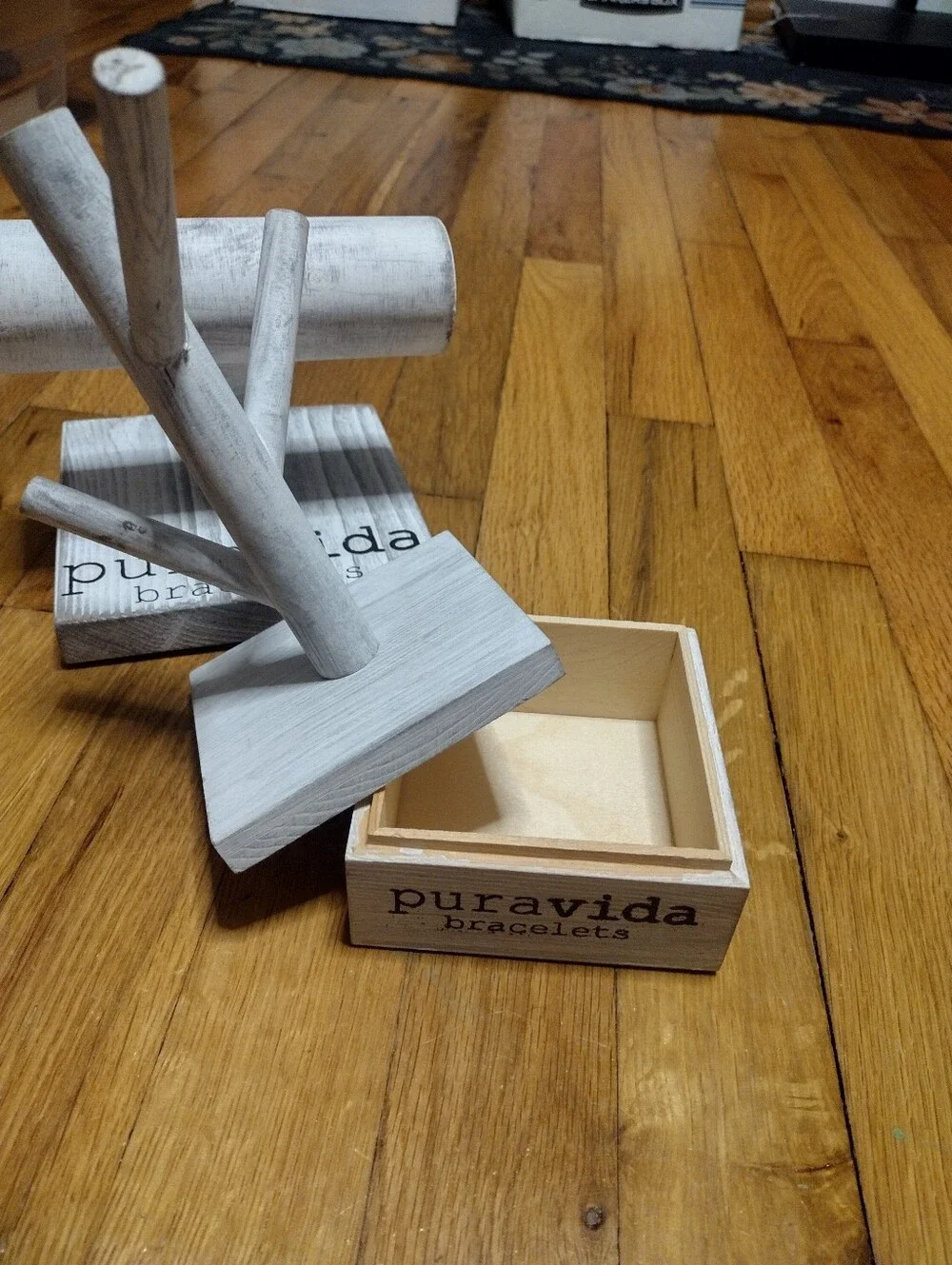 Pura Vida White Bracelet Stand And Jewelry Box Stand Set